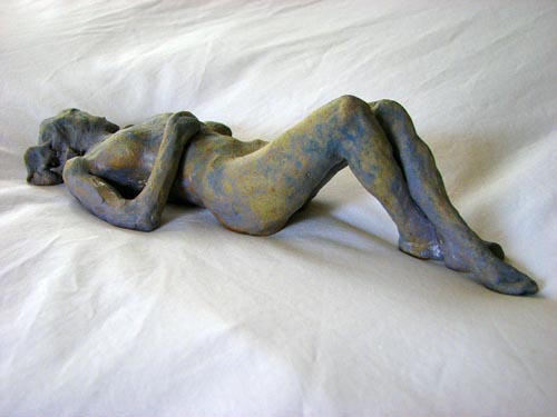 img: woman knees raised