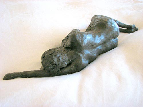 img: woman knees bent